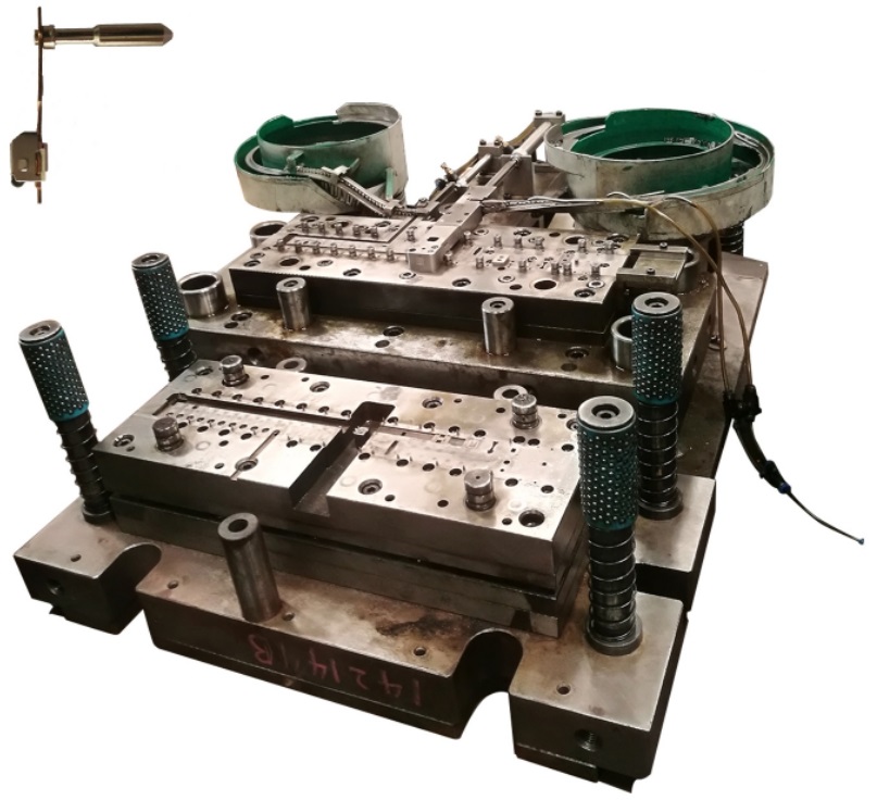 Automatic Riveting Stamping Die with Vibrating Feeding  for metal parts